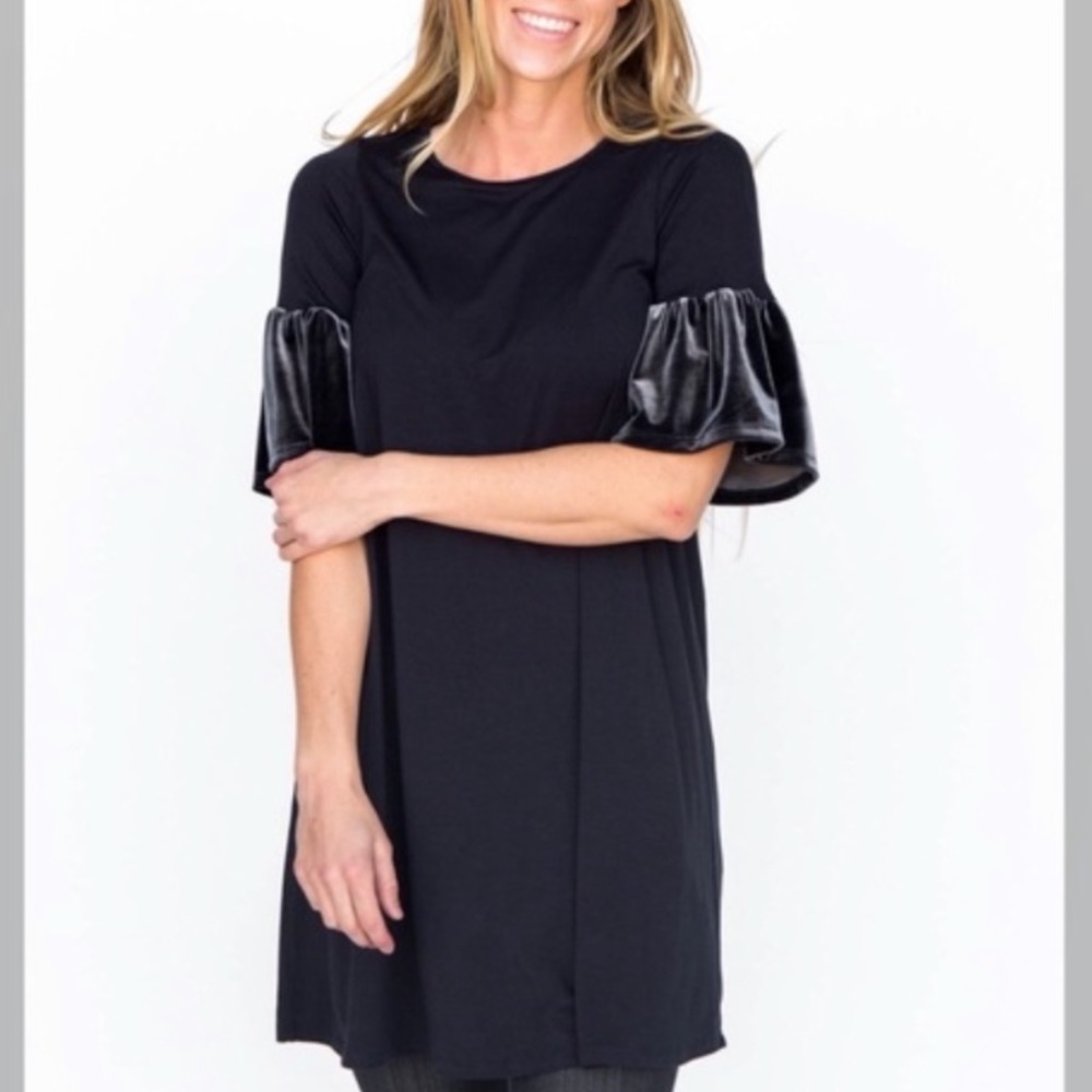 Agnes and Dora Adore Velvet Sleeve Tunic